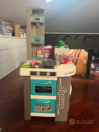Cucina giocattolo con accessori