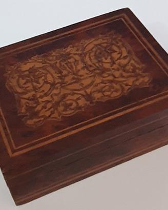 Antica Scatola in Legno noce vintage decorata