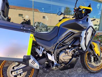 Qj Motor SVT 650 X 1600km - 3 valigie - faretti - 