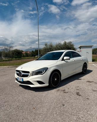 Mercedes Cla 200D dark premium night