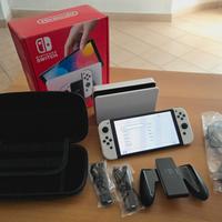 Nintendo Switch Oled bianca.