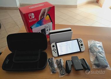 Nintendo Switch Oled bianca.