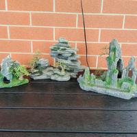 Decorazioni e accessori per acquario tropicale.