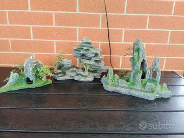 Decorazioni e accessori per acquario tropicale.