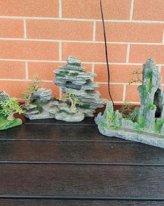 Decorazioni e accessori per acquario tropicale.
