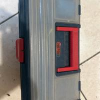 Cassetta pesca con vari attrezzi