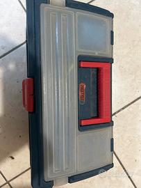 Cassetta pesca con vari attrezzi