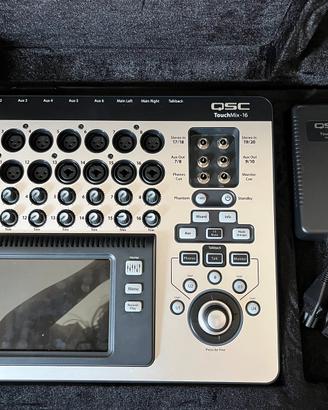 Mixer QSC touchmix 16
