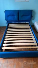 Letto con testiera