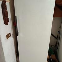 Congelatore verticale a cassetti