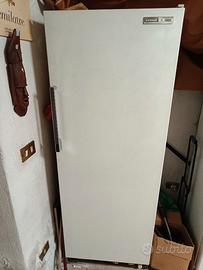 Congelatore verticale a cassetti