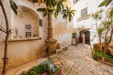 Bilocale ristrutturato in Corte Gallo