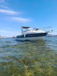 Barca semicabinato con motore