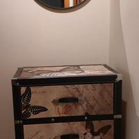 Cassettiera in legno e cuoio
