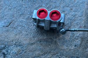 Pompa e pinza magura