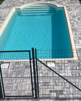 Piscine monoblocco in VTR rinforzata ITALIANE