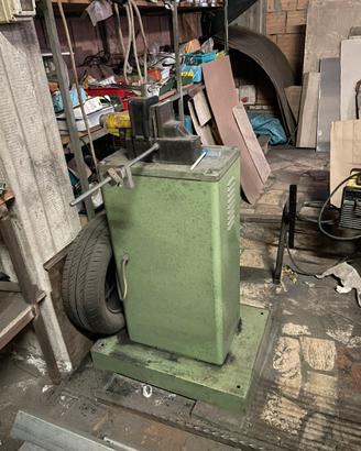 Piegaferri elettrico semiautomatico marpol 149