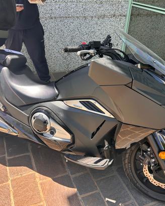 Honda NM4 Vultus