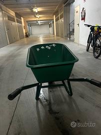 Carriola in plastica verde – come nuova