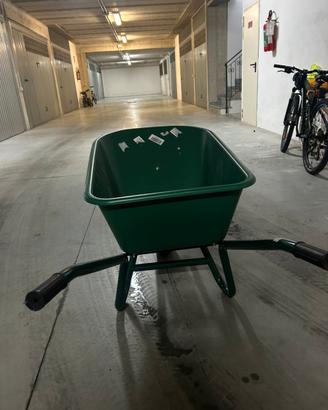 Carriola in plastica verde – come nuova