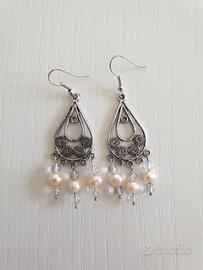 Orecchini con pietre finta madreperla e perline