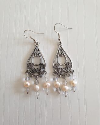 Orecchini con pietre finta madreperla e perline