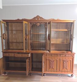 credenza con vetrine 