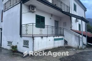 PORZIONE APPARTAMENTO ARREDATO