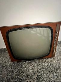Vecchio televisore a valvole