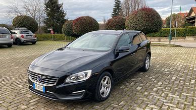 Volvo V60 D3 R-design Momentum N1