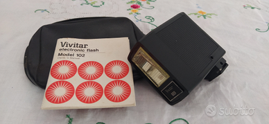 Flash elettronico Vivitar 102 con borsetta