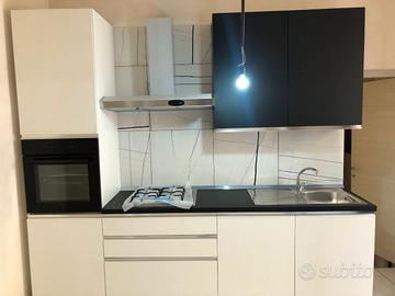 Nuova cucina mai usato