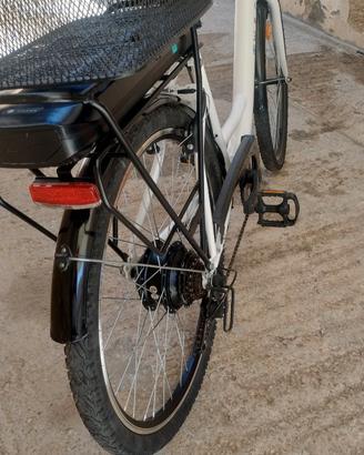 Bici con pedalata assistita