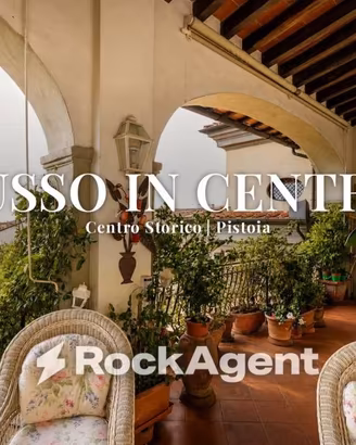Attico / Mansarda di 450 m² con più di 5 locali a 
