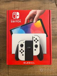 Nintendo Switch OLED BIANCA + accessori “premium”