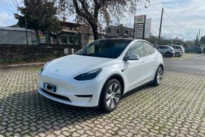 Tesla model Y RWD con Autopilot avanzato da 3800€