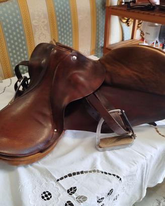Sella inglese per cavallo in cuoio robusto marrone