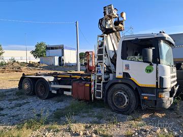 Scania impianto scarrabile con gru