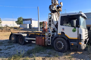 Scania impianto scarrabile con gru
