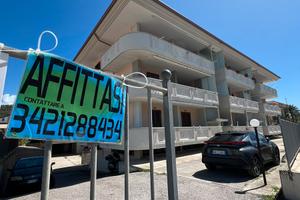 Maggio, Giugno e 1-15 Luglio, di fronte al mare