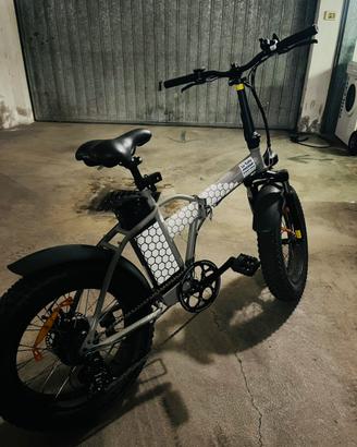 Bici elettrica pieghevole