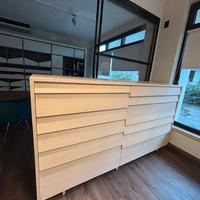 Comò in listellare di frassino verniciato naturale