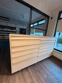 Comò in listellare di frassino verniciato naturale