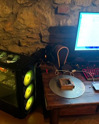 Monitor, sound bar, periferiche, accessori gaming