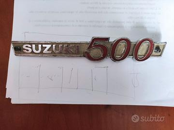 Suzuki T 500 Emblema Fianchetto anno 69/70