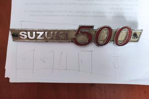 Suzuki T 500 Emblema Fianchetto anno 69/70
