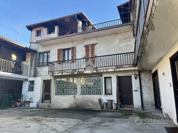 CASA DI CORTE A NAVE