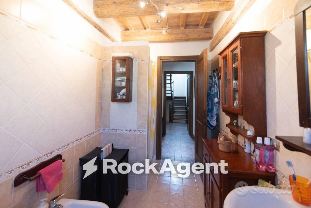 Rustico / Casale di 350 m² con più di 5 locali a A - Vista 3