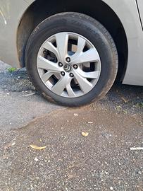 Quattro cerchi in lega da 16 - 5 fori 3 con gomme.