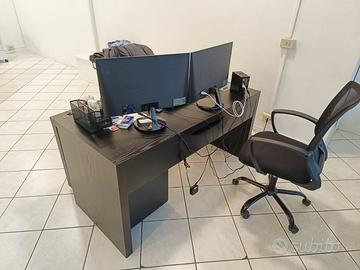 Scrivanie e poltroncine